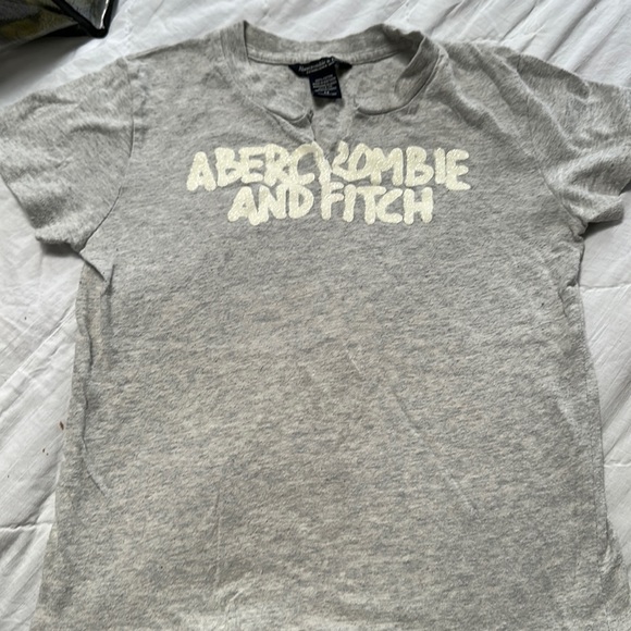 Grey abercrombie t shirt - Picture 1 of 2